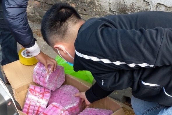 Công an quận Kiến An: Vận động nhân dân tự nguyện giao nộp 28 viên đạn, 1 súng, 34 vũ khí thô sơ các loại